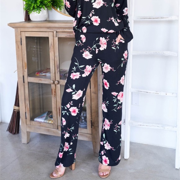 2 Pc Set Black Floral top & Bottom - Picture 6 of 11